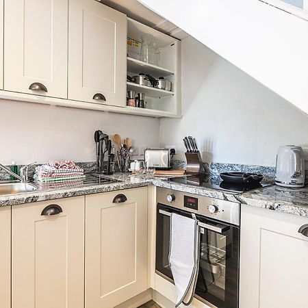 The Artists Loft - A Superb Cottage Sensitively Converted From A Grade II Listed 17Th Century Building Bakewell Eksteriør billede