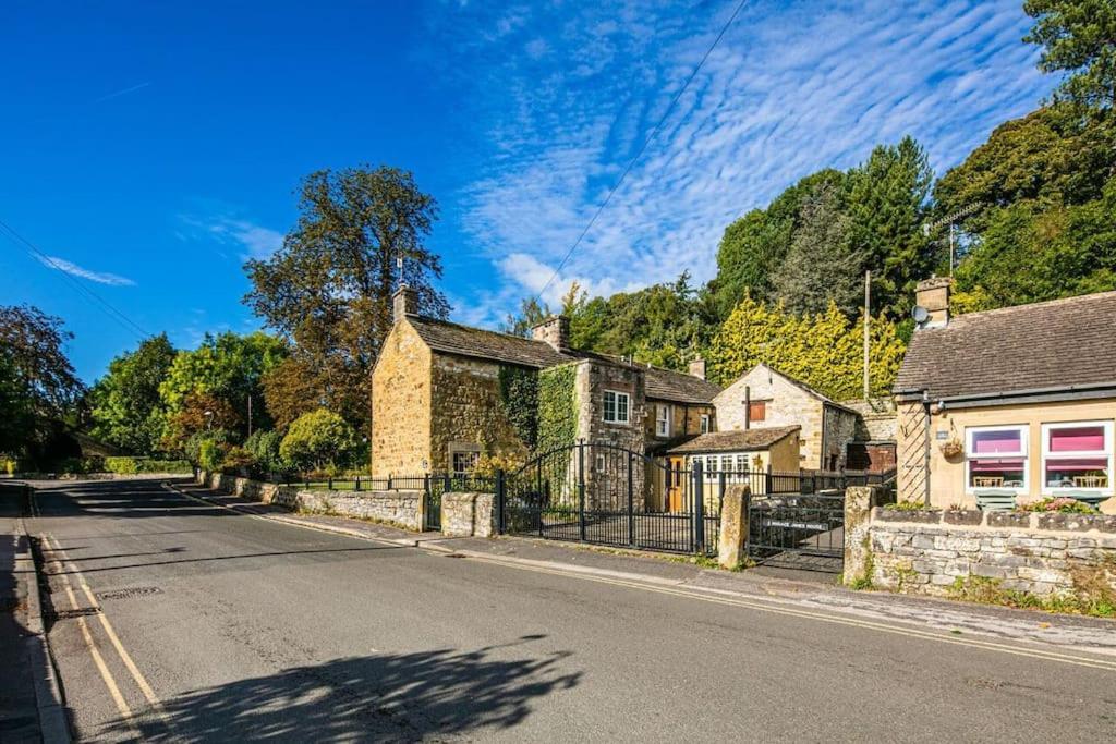 The Artists Loft - A Superb Cottage Sensitively Converted From A Grade II Listed 17Th Century Building Bakewell Eksteriør billede