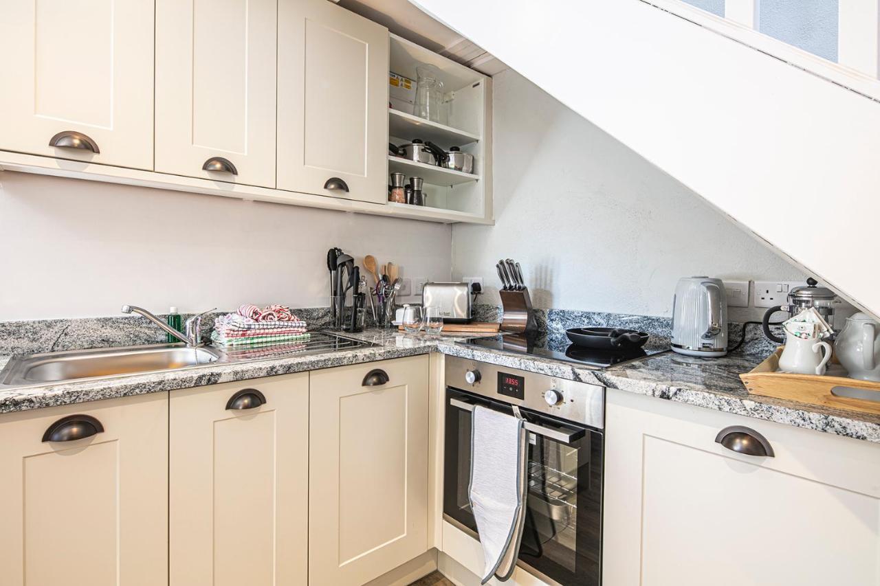 The Artists Loft - A Superb Cottage Sensitively Converted From A Grade II Listed 17Th Century Building Bakewell Eksteriør billede