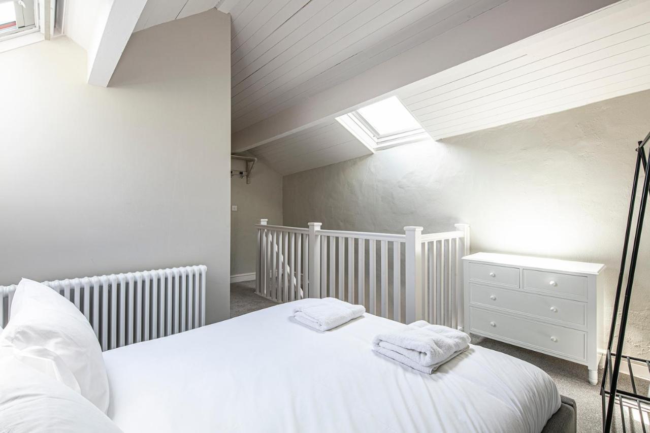 The Artists Loft - A Superb Cottage Sensitively Converted From A Grade II Listed 17Th Century Building Bakewell Eksteriør billede