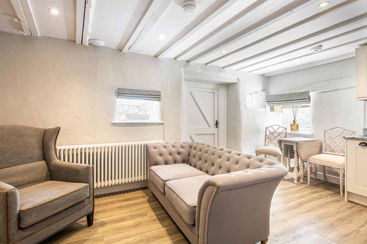 The Artists Loft - A Superb Cottage Sensitively Converted From A Grade II Listed 17Th Century Building Bakewell Eksteriør billede